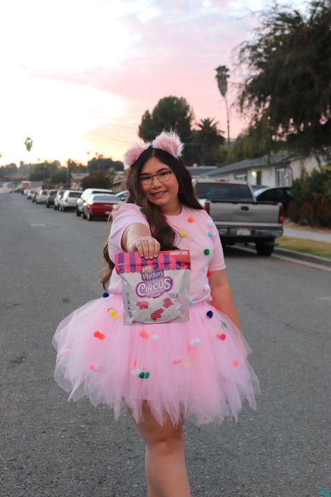 Diy Graham Cracker Costume, Candy Land Spirit Week Outfit, Animal Cracker Halloween Costume, Simple Teacher Halloween Costumes Diy, Jolly Rancher Costume, Candyland Outfit Ideas, Candyland Outfit Women, Frosted Animal Cracker Costume, Circus Cookie Costume