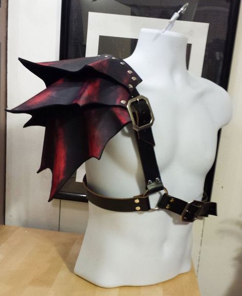 Leather Pauldron, Shoulder Pauldron, Armour Ideas, Claw Gloves, Dragon Armor, Shoulder Piece, Dragon Costume, Cosplay Armor, Shoulder Armor