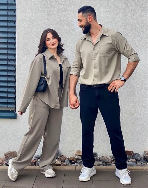 Couple Twinning Outfits, Couple Outfits Matching Casual, Money Minimalist, Couple Outfits Matching, Couple Matching Outfits, Beautiful Bridal Dresses, Couple Fits, Oufits Casual, Couple Dress