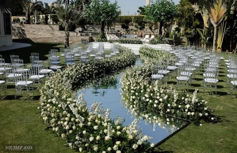 Garden Wedding Aisle Walkways, Curved Wedding Aisle, Runway Style Wedding Ceremony, Wedding Walkway Outdoor, 200 Person Wedding, Lawn Wedding Ceremony, Greece Wedding Decor, Aisle Walkway, Wedding Ceremony Design