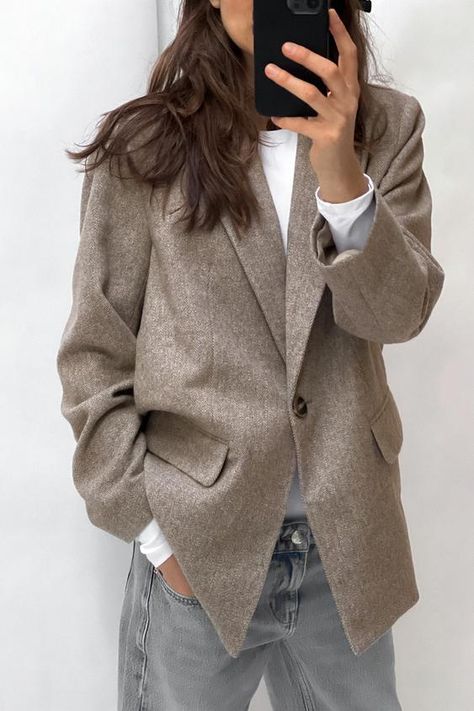 Blazer Outfits For Women, Herringbone Jacket, Herringbone Blazer, Brown Blazer, Fitted Blazer, Oversized Blazer, Blazer Outfits, Lapel Collar, Minimalist Fashion