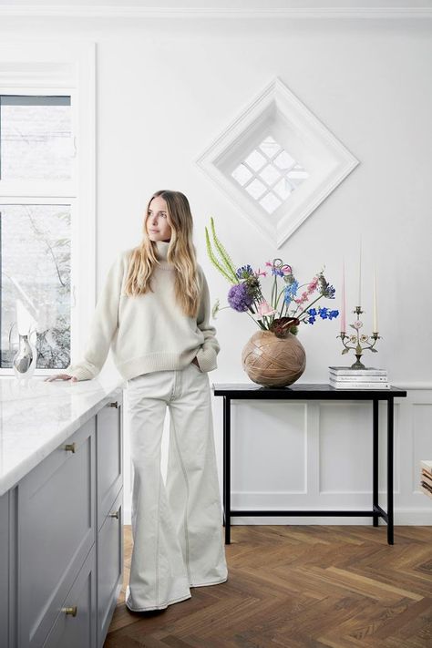 Stylist Pernille Teisbæk's Copenhagen home celebrates vintage style | real living Pernille Teisbaek Hair, Rum Magazine, Copenhagen Home, Pernille Teisbaek, Instagram Kitchen, Quoi Porter, Scandinavian Fashion, Copenhagen Style, Scandi Style