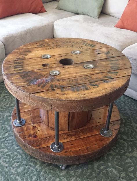 39+ DIY End Table Ideas Built with Industrial Pipe | Simplified Building Diy End Table, Spool Furniture, Rustic Style Decor, Spool Tables, Wood Spool, Industrial Design Furniture, Industrial Interior Design, Pipe Furniture, Into The Wood