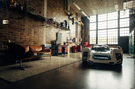 Man cave / Bachelor pad Luxury House Garage, Garage Aesthetic, Loft Garage, Cool Garages, Garage Loft, Luxury Garage, House Garage, Garage Interior, Garage Shop