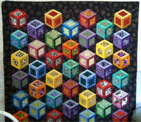 hollow cubes Cube Quilt, Illusion Quilts, Optical Illusion Quilts, One Block Wonder, Ring My Bell, 3d Quilts, Quilting Board, 3d Cube, I Would Rather