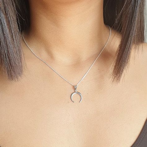 Moon Necklace for Women • Crescent Moon Silver Pendent Necklace • Dainty Silver Moon Pendant • Beach Jewelry • Horn Necklace Jewelry Gift by FemmesBijoux on Etsy Rings Moon, Mid Finger Rings, Silver Pendent, Moon Necklace Silver, Star And Moon Necklace, Gold Moon Necklace, Moon And Star Ring, Small Necklace, Horn Necklace