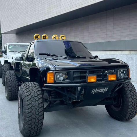 Toyota Prerunner, Mini Trucks 4x4, Toyota Pickup 4x4, Baja Truck, Car Stripes, Custom Truck Beds, Nissan Trucks, Trophy Truck, Jacked Up Trucks