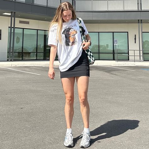 Nike sneakers, black mini skirt, oversized rottweiler tee Crewneck Mini Skirt Outfits, Oversized Tee And Skirt, Skirt And Oversized Shirt, Ootd Oversize, Nike Sneakers Black, Oversized Shirt Outfit, Thrifted Outfit, Thrifted Outfits, Miniskirt Outfits