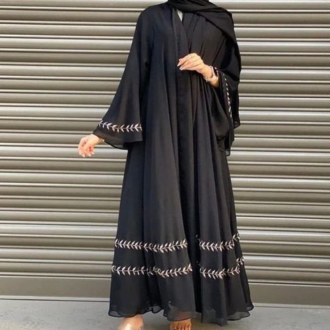 Modern Abaya Black, Abaya Designs Latest Black, Black Abaya Designs Simple, Abaya Fashion Black, Hijabi Dubai, Black Abaya Designs, Simple Abaya, Abaya Collection, Abaya Designs Latest