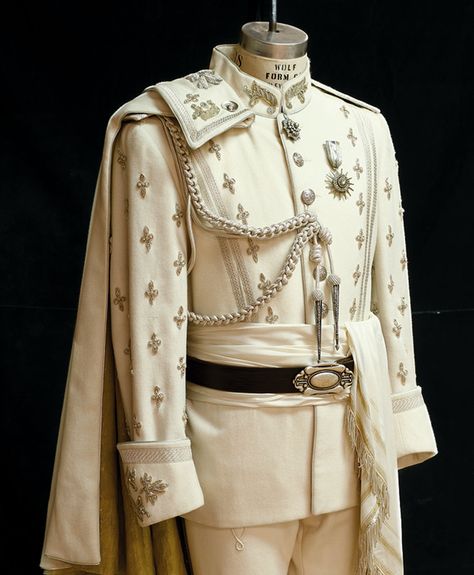 Prince Outfits Royal Aesthetic, Royal King Outfits Male, Royal Fashion Men, Male Royalty Outfit, Prince Outfits Royal Medieval, Historical Fashion Mens, White Fantasy Outfit Male, Prince Clothes Royal, Royal Outfits Male