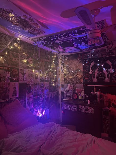 #emo #alt #goth #metal #rock #altbedroom #emobedroom Alt Bedroom, Emo Bedroom, Goth Metal, Alt Goth, Pins