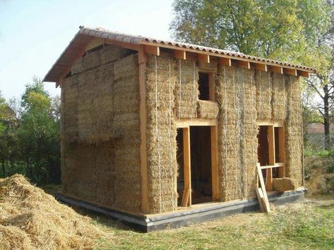 Cob House Plans, Straw Bale Construction, Earth Bag Homes, Straw Bale House, Small Tiny House, Build Your House, Pallet House, Straw Bales, Adobe House