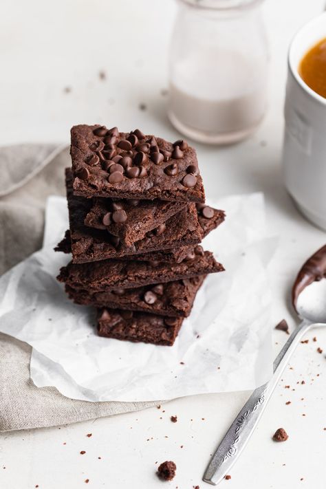 BEST Gluten-Free Brownie Brittle Recipe – Sam Does Her Best Logo Kemasan, Crispy Brownies, Brownies Crispy, Brownie Brittle Recipe, Gluten Free Brownie, Gluten Free Brownies Recipe, Brownie Packaging, Brownie Brittle, Ultimate Brownies