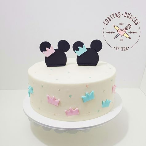 Mickey And Minnie Gender Reveal Cake, Minnie Mickey Gender Reveal, Gender Reveal Mickey And Minnie, Mickey Gender Reveal, Mickey And Minnie Gender Reveal, Disney Baby Announcement, Disney Gender Reveal, Gender Reveal Dessert, Mickey And Minnie Cake