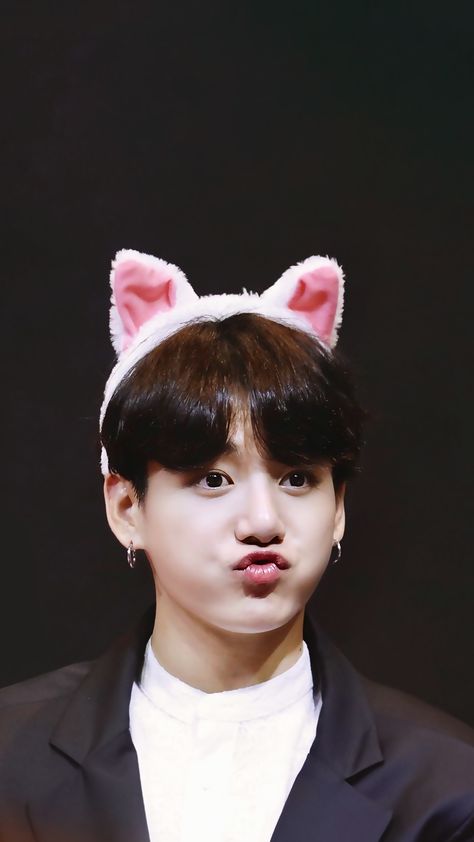 𝐣𝐤 𝐰𝐚𝐥𝐥𝐩𝐚𝐩𝐞𝐫. hd phone wallpaper #jk #jeonjungkook #jungkook #bts #방탄소년단 #btswallpaper #btslockscreen #cute #tiny #pout Jungkook Smile, Smile Wallpaper, Bts V Photos, Park Jimin Bts Wallpaper, Cute Cartoon Images, Photo To Cartoon, Insta Profile Pic, Photoshoot Bts, Cute Wallpaper For Phone