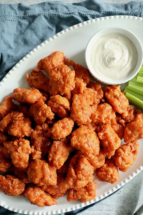 Texas Roadhouse Boneless Buffalo Wings, Boneless Buffalo Wings Recipe, Wings Boneless, Boneless Buffalo Chicken, Boneless Wing Recipes, Boneless Buffalo Wings, Buffalo Wings Recipe, Boneless Chicken Wings, Cooking Chicken Wings