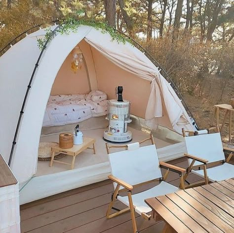 Glamping Set Up, Hawaii Camping, Korean Apartment, Desert Camping, Aesthetic Camping, Camping Setup, Birthday Sleepover Ideas, Custom Backyard, Cozy Camping