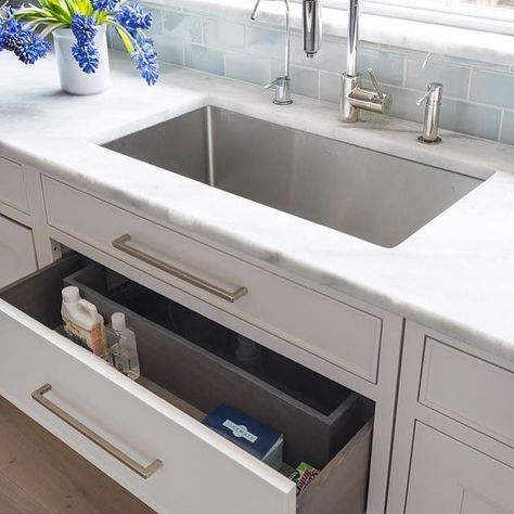 Drawers under the sink?  This photo from @studiodearborn made the @houzz short list of best kitchen storage ideas for 2017.  Although they limit overall storage capacity they improve accessibility.  @macchiaphoto hardware by @schaub_and_company Transitional Kitchen Ideas, Under Kitchen Sink, Transitional Kitchen Design, Kitchen Reno Ideas, Kitchen New York, Popular Kitchens, Kitchen Details, Sink Cabinet, Transitional Kitchen