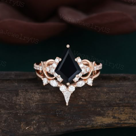 Kite cut Black onyx engagement ring set Vintage Rose Gold Moissanite ring set Dainty bridal set Twist Anniversary Ring for Women Gift ● Engagement Ring information: --main stone:  Black onyx --stone size & shaped: 7*10mm & kite cut --side stones: Moissanite or Diamond --side stone weight: about 0.22ct ● Wedding Band information: --stone: Moissanite or Diamond --stone weight & shape: 0.22ct & Round/Marquise/Kite ● Optional service: --personalized order --rush order & overnight --installment --eng Black Onyx And Diamond Engagement Ring, Black Onyx Wedding Set, Onyx Engagement Ring Vintage, Rose Gold And Black Engagement Ring, Goth Wedding Ring Victorian Gothic, Black And Gold Engagement Ring, Kite Shaped Engagement Ring, Black Stone Engagement Ring, Edgy Engagement Ring