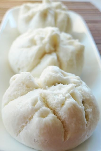 Chinese Steam Bun Recipe, Steam Buns Recipe, Steam Buns, Steamed Pork Buns, Chicken Buns, Chinese Snacks, Baking Buns, Steamed Chicken, Pork Buns