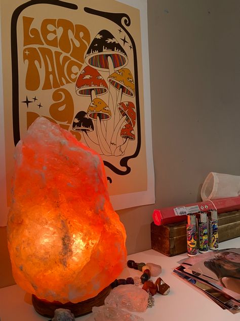 Salt Lamps Aesthetic, Salt Lamp Room Aesthetic, Rock Salt Lamp Aesthetic, Crystal Salt Lamp, Salt Lamp Crystals, Crystal Room Decor, Crystal Room, Uni Room, Salt Lamp