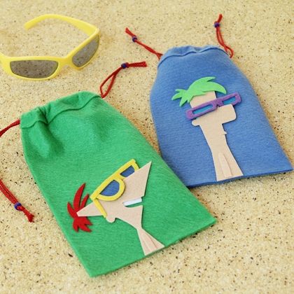 TMSM Summer Craft: Phineas and Ferb Felt Sunglasses Case Phineas E Ferb, Fe Gifts, Phineas Y Ferb, Fish Extender Gifts, Felt Case, Summer Camp Crafts, Phineas And Ferb, Camping Crafts, Disney Crafts