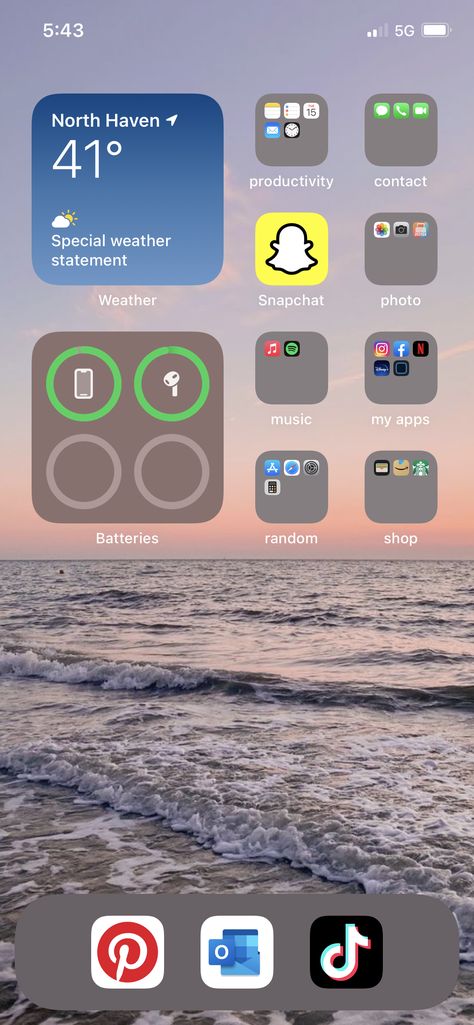 Simple Home Screen, Iphone Home Screen Layout Productivity, Normal Iphone Home Screen, Iphone Home Screen Layout Organized Folders, Organise Iphone Home Screen, Organisation Iphone Apps, Organizing Iphone Home Screen Simple, Iphone Organization Homescreen, Ios 17 Home Screen Ideas