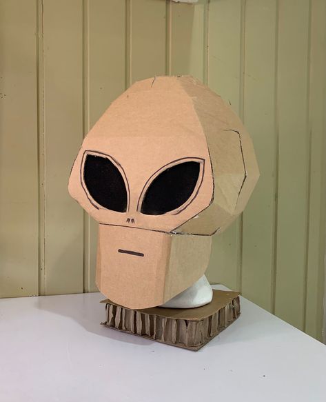 Diy Alien Costume, Space Party Favors, Alien Mask, Skull Template, Halloween Costumes Diy Couples, Cardboard Mask, Alien Halloween, Easy Diy Costumes, What Is Halloween