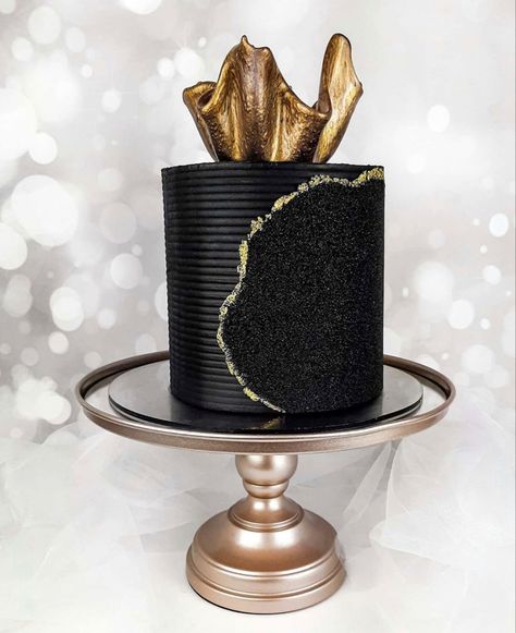 Scallop Cake, Make Cake, Black And Gold Cake, Cake Design For Men, Dessert Snacks, Dad Birthday Cakes, Desserts Cake, Elegant Birthday Cakes, Baking Desserts