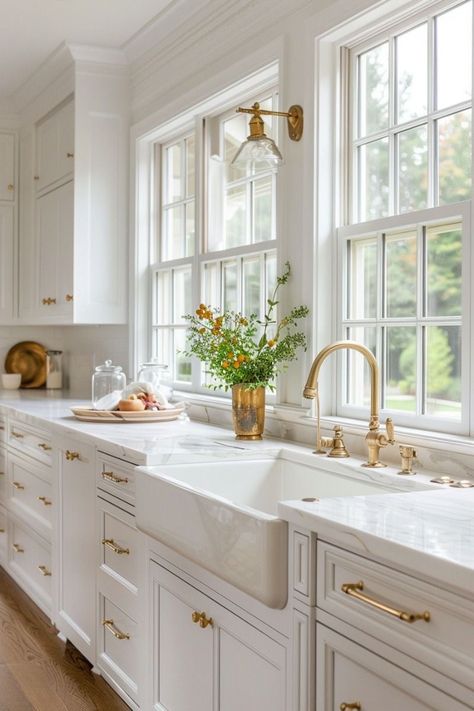 Bright Kitchens Ideas, Grandmillenial Style Kitchens, Bright White Kitchen Ideas, Soft Kitchen Aesthetic, Classic White Kitchen Design, Gold And White Kitchen, Bright Kitchen Ideas, White Gold Kitchen, White And Gold Kitchen