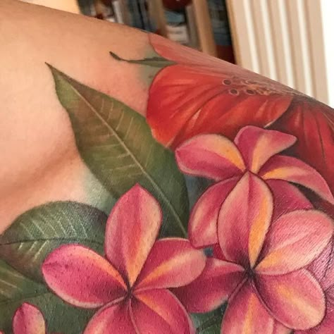 Michelle Maddison on Instagram: “Gave some new life to these frangipani for Katie, thank you 😊 swipe to see what we started with! @killerinktattoo @fusion_ink…” Colored Flower Tattoos Sleeve, Maddison Tattoo, Colorful Back Tattoo, Realistic Floral Tattoo, Hibiscus Tattoo Color, Colored Flower Tattoos, Colorful Tattoos For Black Women, Colorful Tattoos For Women, Pink Flower Tattoo