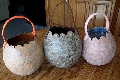 Paper mache dinosaur egg treat bucket to go with triceratops costume. Spinosaurus Costume, Paper Mache Dinosaur, Triceratops Costume, Dinosaur Easter Basket, Dino Costume, Dinosaur Halloween Costume, Dinosaur Halloween, Treat Bucket, Dinosaur Egg