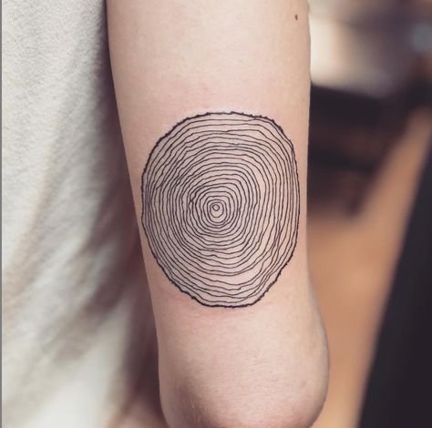 Tree Rings Tattoo, Moving Tattoo Ideas, Tree Ring Tattoo, Round Tattoo, Simple Tats, Abstract Tattoo Designs, Shape Tattoo, Handpoke Tattoo, Ring Tattoos