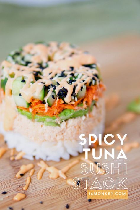 Spicy Tuna Sushi Stack recipe with a video on how to stack it. An awesome lunch idea. Sushi Stacks Recipe, Sushi Stack, Spicy Tuna Sushi, Resep Sushi, Tuna Sushi, Plats Healthy, Spicy Tuna, Lunch Idea, Sushi Recipes