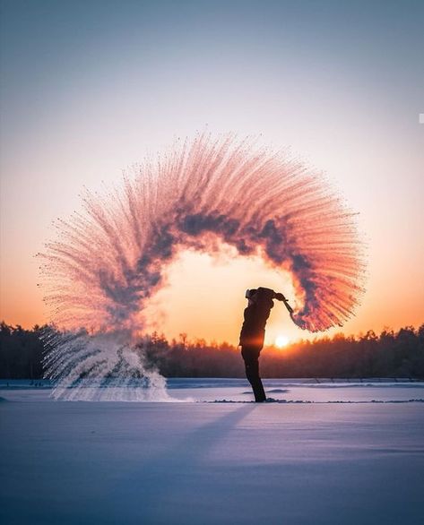 Snow Christmas Photoshoot, Photo Shoot In Snow, Snow Shoot Ideas, Snow Photography Ideas, Snow Photoshoot Ideas, Snow Senior Pictures, Winter Photography Ideas, Winter Senior Photos, Winter Portraits Photography