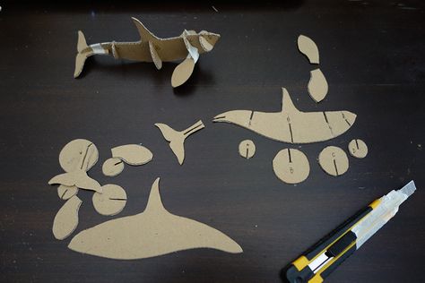 Whale Crafts, Cardboard Animals, Paper Mache Animals, Cardboard Box Crafts, Creative Kids Crafts, Pole Nord, Whale Pattern, Plaster Crafts, Cardboard Sculpture