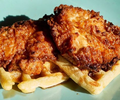 Aldi Chicken and Waffles Aldi Chicken Sandwich, Aldi Red Bag Chicken Recipes, Red Bag Chicken Aldi Recipes, Copycat Fast Food, Kfc Gravy Recipe, Aldi Chicken, Liege Waffles Recipe, Kfc Gravy, Fast Food Recipes