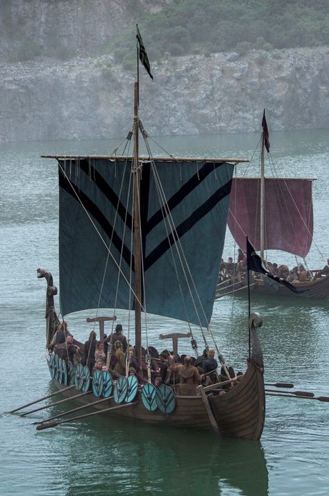 Barco Viking, Vikings Art, Viking Longboat, Vikings Season 4, Navi A Vela, Old Sailing Ships, Viking Life, Nordic Vikings, Katheryn Winnick