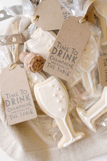 Champagne Bridal Shower Cookies, Champagne Party, Diy Wedding Favors, Wedding Cookies, Hen Do, Hen Party, Wedding Favor, Wedding Favours, Wedding Shower