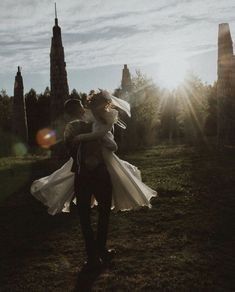 Moody Wedding Photography, Wedding Shot List, Wedding Photography Styles, Moody Wedding, Wedding Engagement Photos, Wedding Photography Poses, Wedding Mood, Wedding Photo Inspiration, Wedding Shots