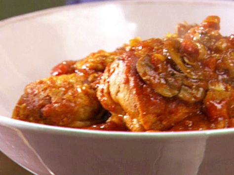 Chicken Cacciatore from Anne Burrell's Secrets of a Restaurant Chef, 5 of 5 Stars 106 Reviews @ Food Network. Anne Burrell, Cacciatore Recipes, Chicken Cacciatore Recipe, Video Food, Chicken Cacciatore, Cashew Chicken, Master Chef, Poultry Recipes, Turkey Recipes