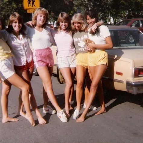 @80s_obssesed_ on Instagram: “California 1983” 80s High School Outfits, 70s High School Aesthetic, High School In The 80s, Preppy 80s Aesthetic, 80s High School Pictures, Summer In The 80s, 80s School Photos, 80s Fashion School, High School In The 90s