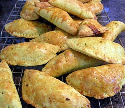 Chachi's Kitchen: Meat Pie Ismaili Style (Spicy Beef Pasty) Curry Pie Recipe, Beef Pasty, Ramzan Special Recipes, Easy Puff Pastry Recipe, Curry Puffs, Pasties Recipes, Meat Pie Recipe, Vegetable Pie, Cornish Pasties