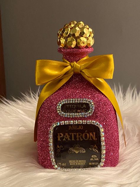 Mini Bling Bottle empty - Etsy Glitter Patron Bottle, Alcohol Bottle Decorations, Bedazzled Bottle, Alcohol Bottle Crafts, Patron Bottle, Bling Bottles, Pretty Alcoholic Drinks, Pretty Sneakers, Glitter Bottle