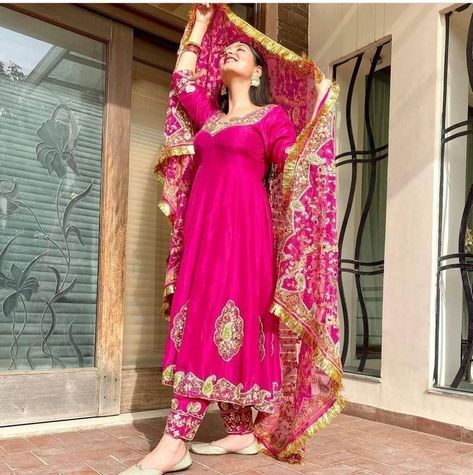 Punjabi Anand Karaj Suits, Anarkali Bridal Suits, Punjabi Lohri Outfits For Women, Shagun Dresses For Bride, Bridal Salwar Suits Wedding, Punjabi Jaggo Outfits, Punjabi Wedding Suit Bridal, Anarkali With Salwar, Anarkali Punjabi Suits