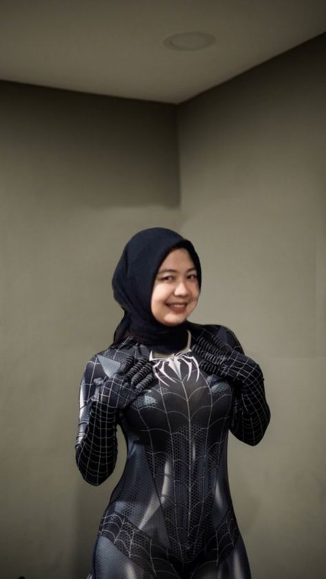 Foto Cewek Hijab Aesthetic, Spiderman Cosplay, Hijab Aesthetic, Arab Beauty, Beautiful Dresses Short, Curvy Girl Outfits, Beautiful Hijab, Beautiful Smile Women, Hijab Fashion