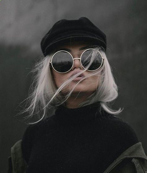 Cat Eye Colors, Circle Sunglasses, نظارات شمسية, Hair Shades, Trending Sunglasses, Jolie Photo, Looks Style, Round Sunglass Women, White Hair