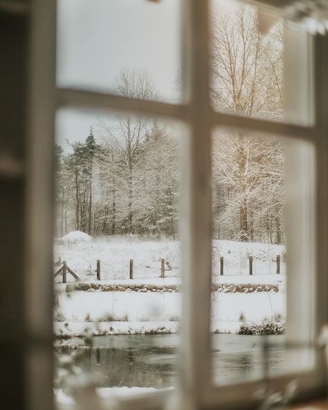 Hygge Aesthetic, Cottagecore Winter, Cozy Cottagecore, Through A Window, Aesthetic Cozy, Winter Morning, Winter's Tale, Luxury Christmas, Winter Nature