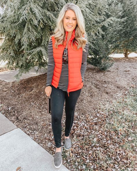 Orange Flannel Outfit, School Outfit 2023, Vest Outfits For Women, Photos Home Decor, Outfits Gorditas, Flannel Outfits, Victoria Sport, Fashion For Women Over 40, Preppy Look