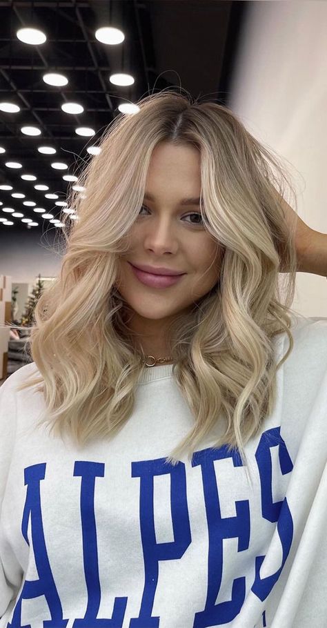 blonde shoulder length haircut, blonde medium length haircut, blonde hairstyle, medium length hairstyles 2022, blonde medium length, layered haircut, medium length haircut Blonde Hair Inspiration, Haircut Ideas, Hair Colour, Length Hair, Medium Hair, Brunettes, Hair Cut, Hair Colors, Hair Goals